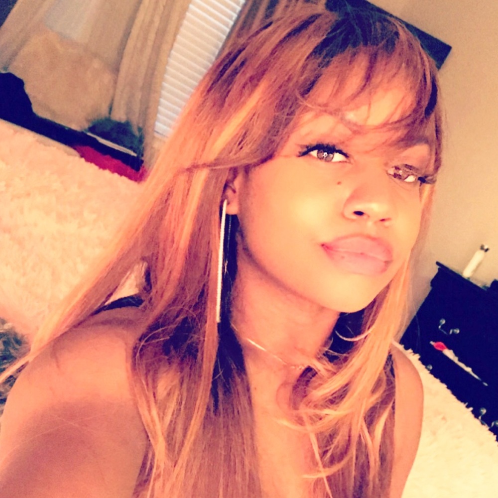 Meet your Posher, Alexis